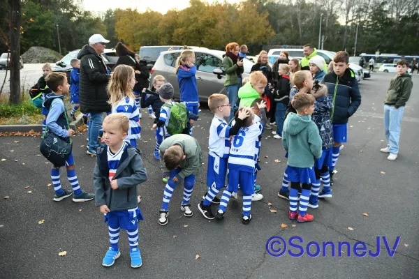 2024-10-18 - Bambinis Einlaufkids beim FCC