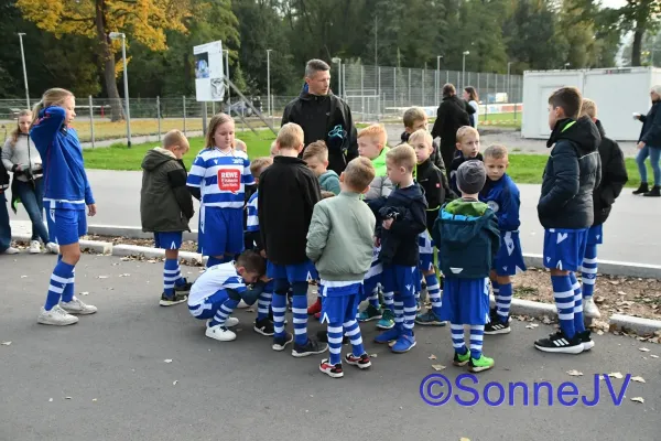 2024-10-18 - Bambinis Einlaufkids beim FCC