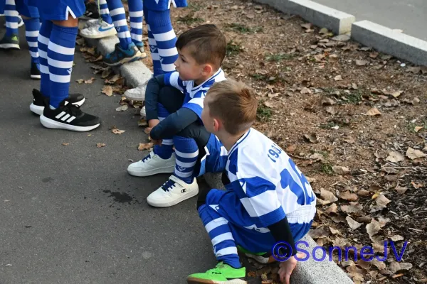 2024-10-18 - Bambinis Einlaufkids beim FCC