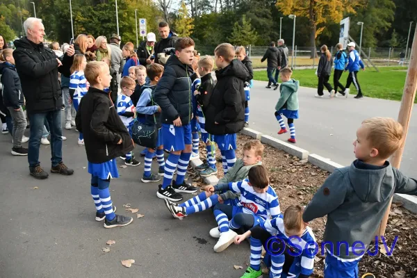 2024-10-18 - Bambinis Einlaufkids beim FCC