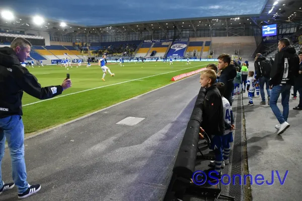 2024-10-18 - Bambinis Einlaufkids beim FCC