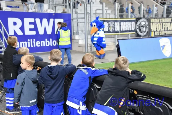 2024-10-18 - Bambinis Einlaufkids beim FCC